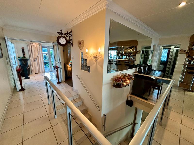 5 Bedroom Property for Sale in Wavecrest Eastern Cape